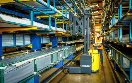  Accatastatore a pantografo Combilift Combi-WR4